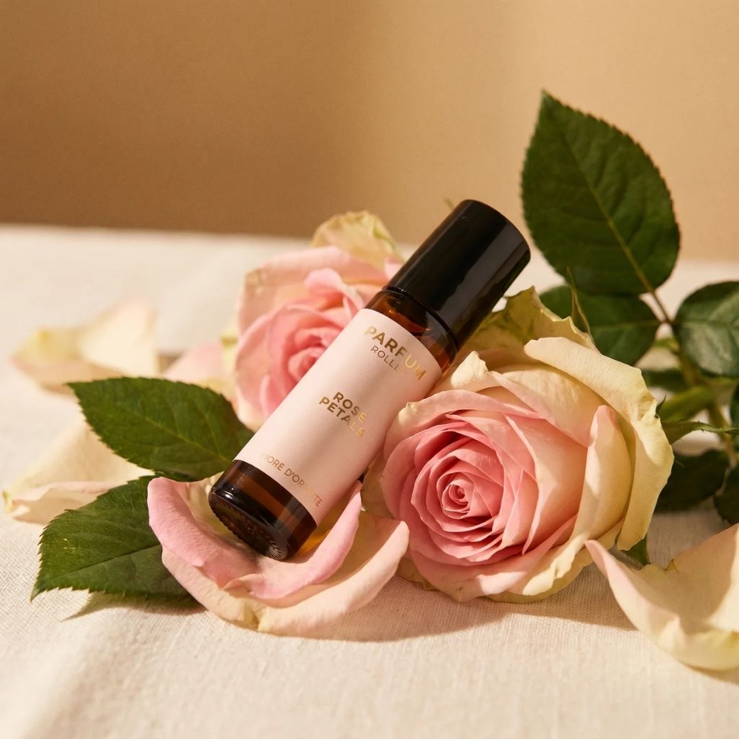Rose Petals Roller – Natural Perfume 10 ml Secondary image