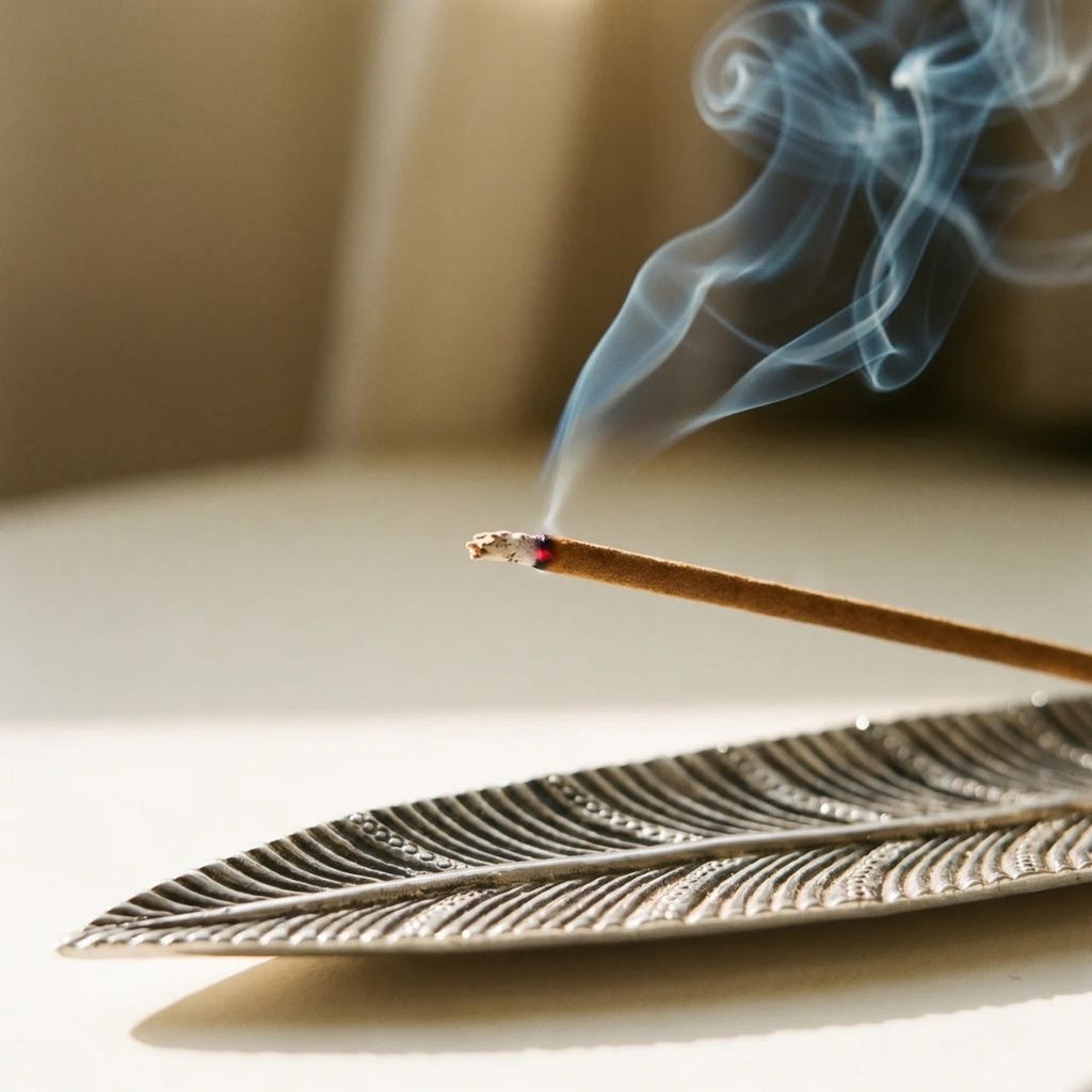 incensi degli angeli fiore d'oriente su portaincensi in alluminio