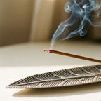 incensi degli angeli fiore d'oriente su portaincensi in alluminio