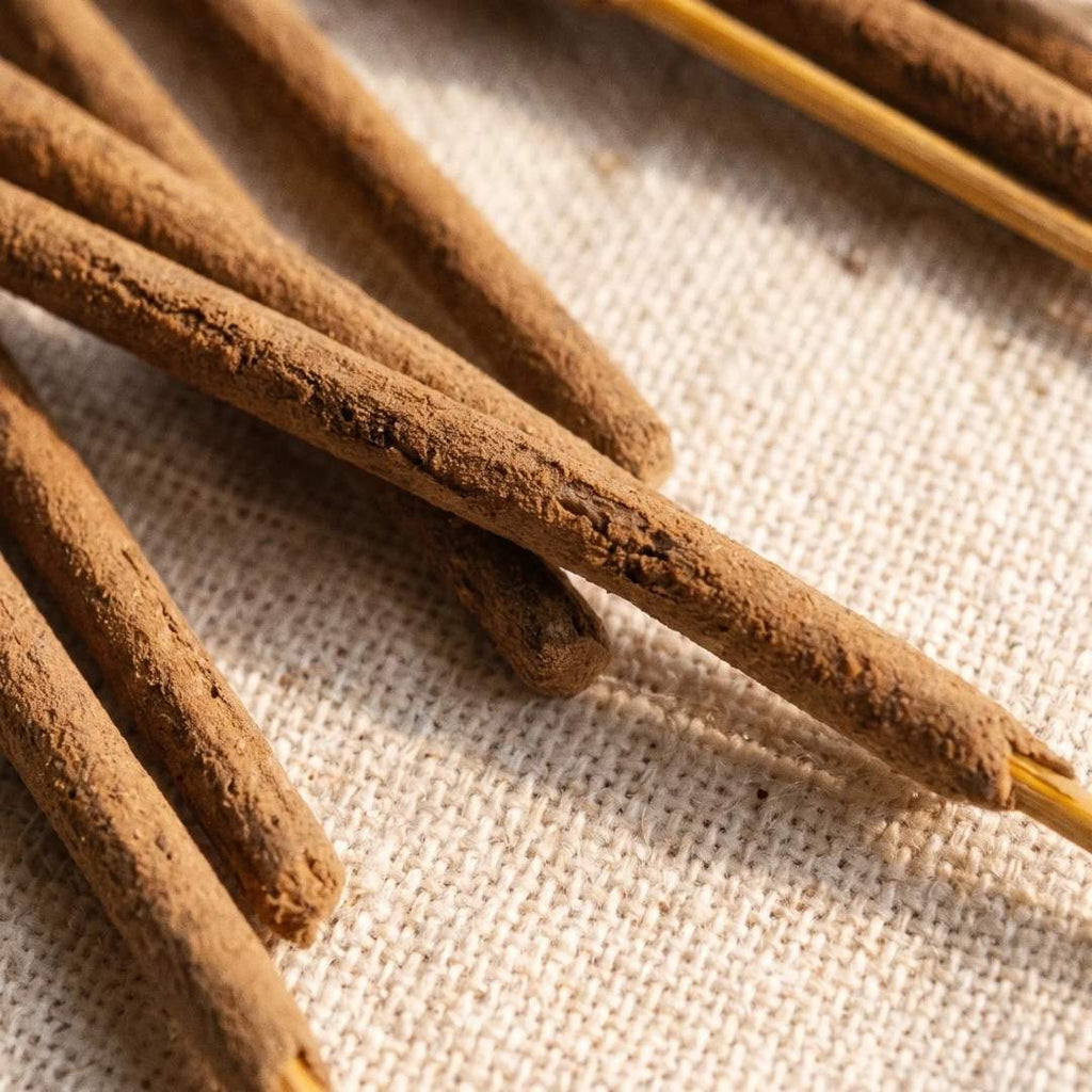 Feen-Räucherset Komplett – 49 Sticks + Terrakotta-Räucherstäbchenhalter – Natürliche Räucherstäbchen